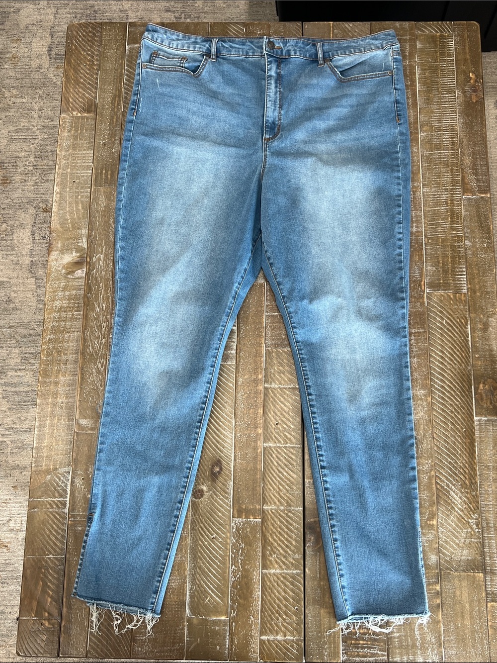 sofia by sofia vergara Light Blue Skinny Jeans with Frayed Hem